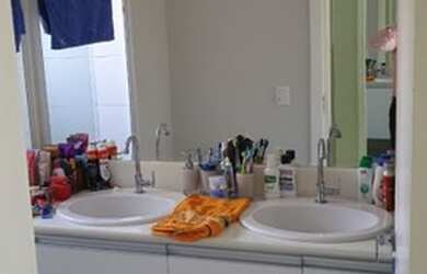 Imagem 4: Vende-se casa térrea no Condominio Vistas com 2 suítes, bairro R. Lipa...