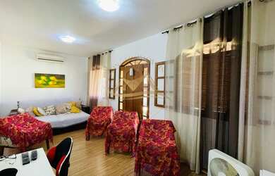 Imagem: A casa e possui 3 Dormitórios, Suítes, 3 Banheiros, 2 Vagas