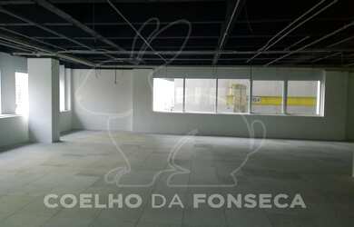 Imagem: O depósito possui 4 Vagas na garagem e 508m² de Área e está