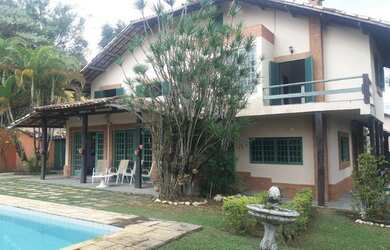 Imagem: A casa em condomínio possui 4 Dormitórios, 4 Banheiros, 4