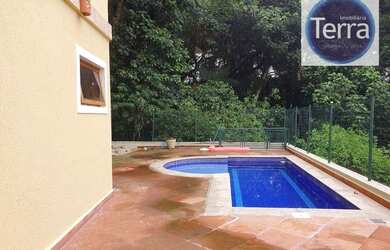 Imagem: A casa em condomínio possui 4 Dormitórios, 5 Banheiros, 3