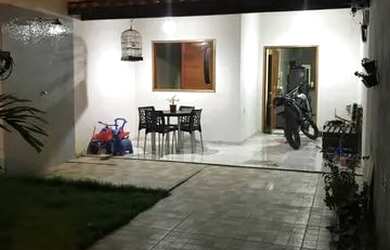 Imagem: A casa possui 2 Dormitórios, 1 Banheiro, 1 Vaga na garagem