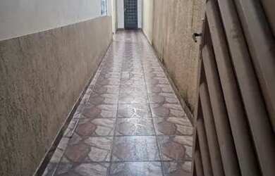 Imagem: A casa possui 2 Dormitórios e 1 Banheiro e está localizado