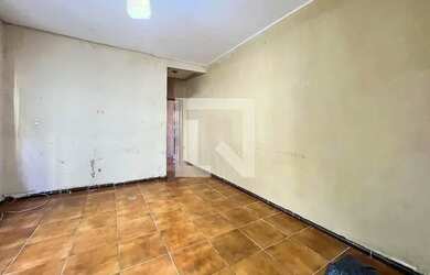 Imagem: A casa possui 4 Dormitórios, 4 Banheiros, 1 Vaga na garagem