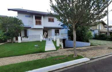 Imagem: A casa em condomínio possui 4 Dormitórios, 5 Banheiros, 5