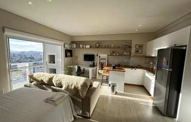 Imagem: O studio possui 1 Dormitório, 1 Banheiro, 1 Vaga na garagem