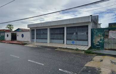 Imagem: A casa possui 3 Dormitórios, 4 Banheiros, 3 Vagas na garagem