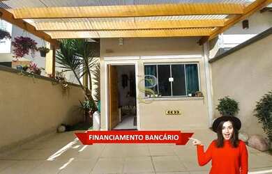 Imagem: A casa possui 3 Dormitórios, 2 Banheiros, 2 Vagas na garagem