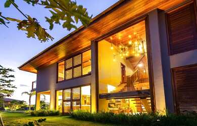 Imagem: A casa em condomínio possui 5 Dormitórios, 5 Banheiros, 2