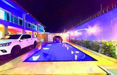 Imagem: A casa possui 5 Dormitórios, 5 Banheiros, 5 Vagas na garagem