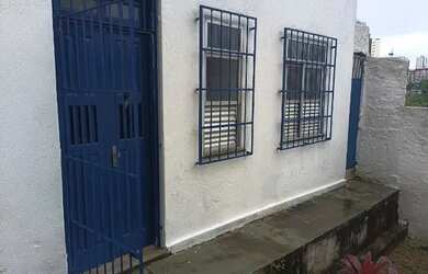 Imagem: A casa possui 2 Dormitórios, 1 Banheiro, 1 Vaga na garagem