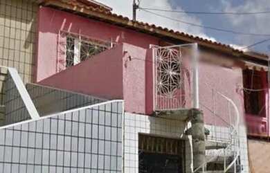 Imagem: A casa possui 2 Dormitórios e 1 Banheiro e está localizado