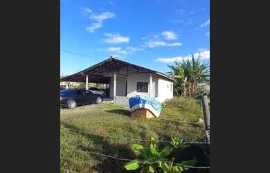 Imagem: A casa possui 2 Dormitórios, 1 Banheiro e está localizado