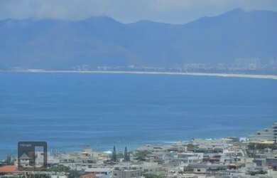 Imagem: A casa à venda possui 4 Dormitórios, 5 Banheiros, 4 Vagas