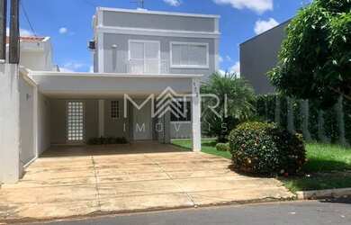 Imagem: A casa em condomínio possui 3 Dormitórios, 1 Banheiro, 2 Vagas