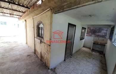 Imagem: A casa possui 3 Dormitórios, 1 Banheiro, 1 Vaga na garagem