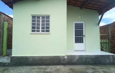 Imagem: A casa possui 2 Dormitórios, 1 Banheiro, 1 Vaga na garagem