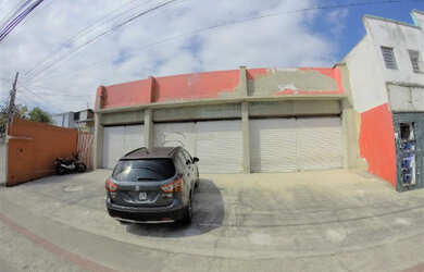 Imagem: O depósito possui 5 Vagas na garagem, 350m² de Área e está