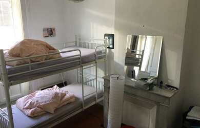 Imagem: A pousada chalé possui 5 Dormitórios, 3 Vagas na garagem