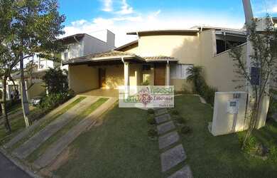 Imagem: A casa em condomínio possui 3 Dormitórios, 3 Banheiros, 2