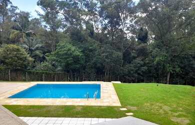 Imagem: A casa em condomínio possui 4 Dormitórios, 5 Banheiros, 5