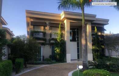 Imagem: A casa em condomínio possui 5 Dormitórios, 5 Banheiros, 5