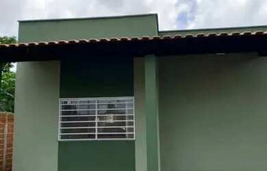 Imagem: A casa possui 2 Dormitórios, 2 Banheiros, 1 Vaga na garagem