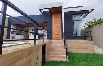 Imagem: A casa possui 4 Dormitórios, 3 Banheiros, 3 Vagas na garagem