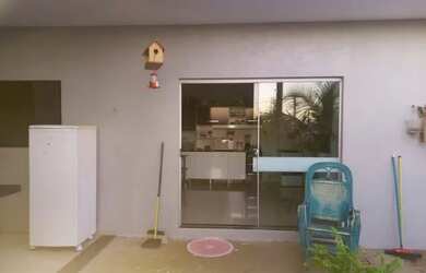 Imagem: A casa possui 3 Dormitórios, 3 Banheiros, 2 Vagas na garagem