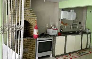 Imagem: A casa possui 2 Dormitórios, 1 Banheiro e 1 Vaga na garagem