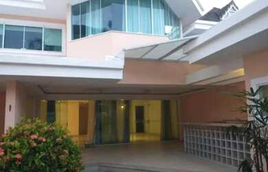 Imagem: A casa em condomínio possui 4 Dormitórios, 5 Banheiros, 4