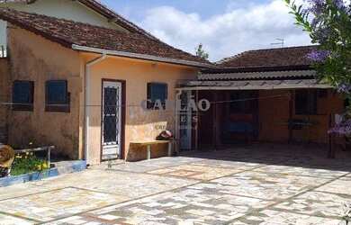 Imagem: A casa possui 2 Dormitórios, 2 Banheiros, 3 Vagas na garagem