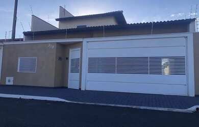 Imagem: A casa possui 2 Dormitórios e está localizado em Área Verde