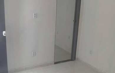 Imagem: A casa possui 1 Dormitório, 1 Banheiro, 1 Vaga na garagem