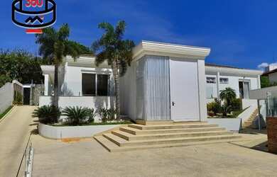 Imagem: A casa em condomínio possui 4 Dormitórios, 5 Banheiros, 5