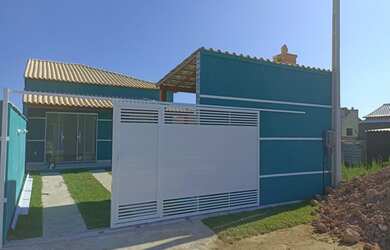 Imagem: A casa possui 2 Dormitórios, 2 Banheiros, 2 Vagas na garagem