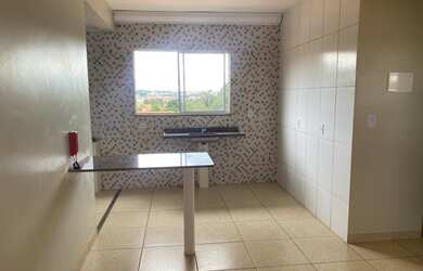 Imagem: O apartamento possui 2 Dormitórios, 1 Banheiro, 1 Vaga na garagem