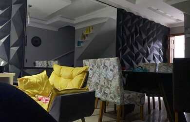 Imagem: A casa possui 3 Dormitórios, 3 Banheiros, 2 Vagas na garagem