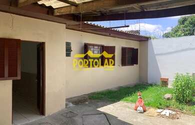 Imagem: A casa possui 2 Dormitórios, 1 Banheiro, 2 Vagas na garagem