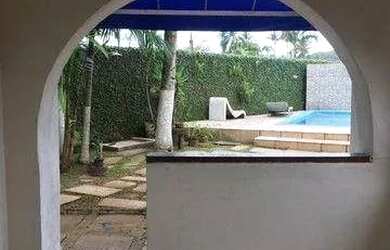 Imagem: A casa possui 5 Dormitórios, 4 Banheiros, 4 Vagas na garagem