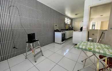 Imagem: A casa possui 5 Dormitórios, 4 Banheiros, 5 Vagas na garagem