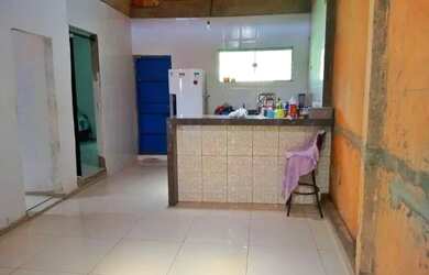 Imagem: A casa possui 3 Dormitórios, 3 Banheiros e 1 Vaga na garagem