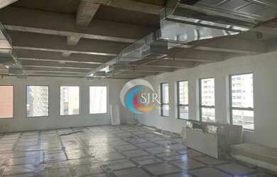 Imagem: O depósito possui 2 Vagas na garagem, 120m² de Área e está