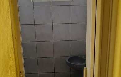 Imagem 3: vendo casa de esquina com terreno medindo 140 metros quadrados