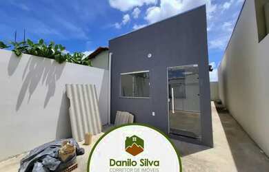 Imagem: A casa possui 2 Dormitórios, 1 Banheiro, 2 Vagas na garagem