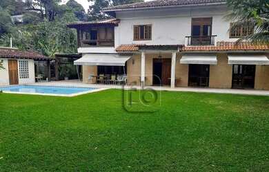 Imagem: A casa em condomínio possui 5 Dormitórios, 4 Banheiros, 4