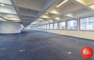 Imagem: O depósito possui 5 Vagas na garagem, 667m² de Área e está