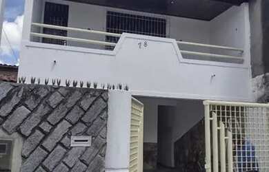 Imagem: A casa para alugar possui 3 Dormitórios, 3 Banheiros e 2 Vagas