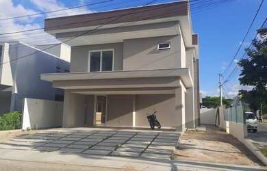 Imagem: A casa em condomínio possui 4 Dormitórios, 1 Banheiro, 2 Vagas