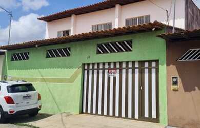 Imagem: A casa possui 4 Dormitórios, 3 Banheiros, 2 Vagas na garagem